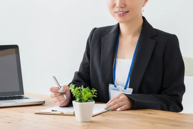 社労士に相談することで従業員との雇用契約や労働条件を改善
